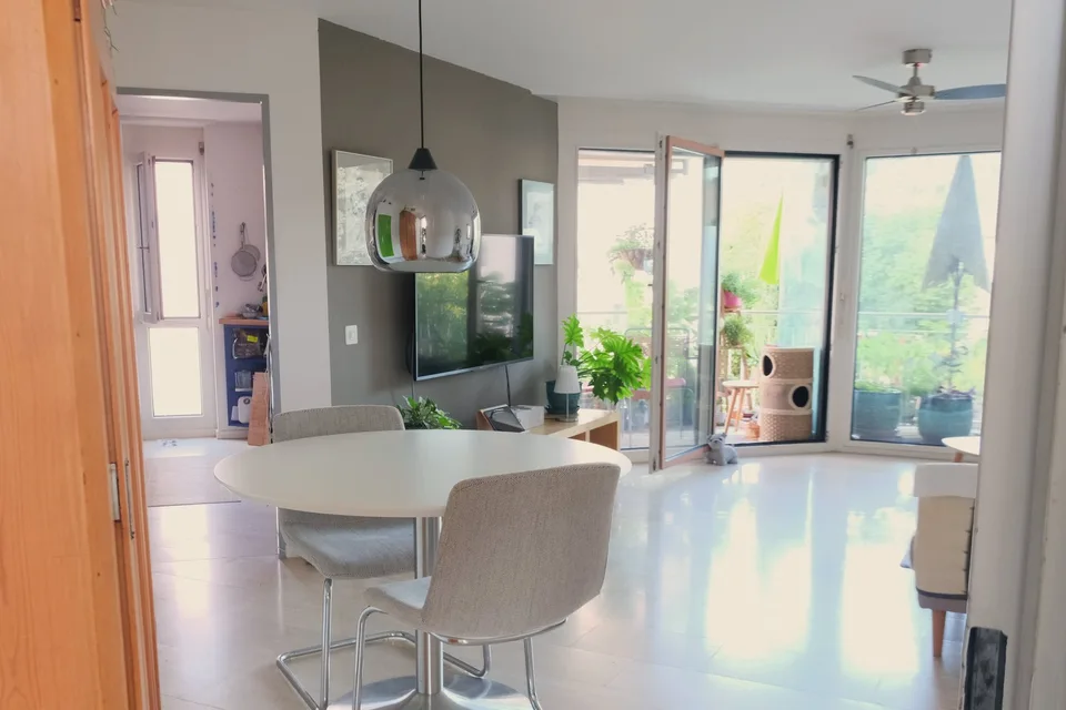 Helle und ruhig gelegene 4½-Zimmer-Wohnung mit Balkon und Einstellhallenplatz