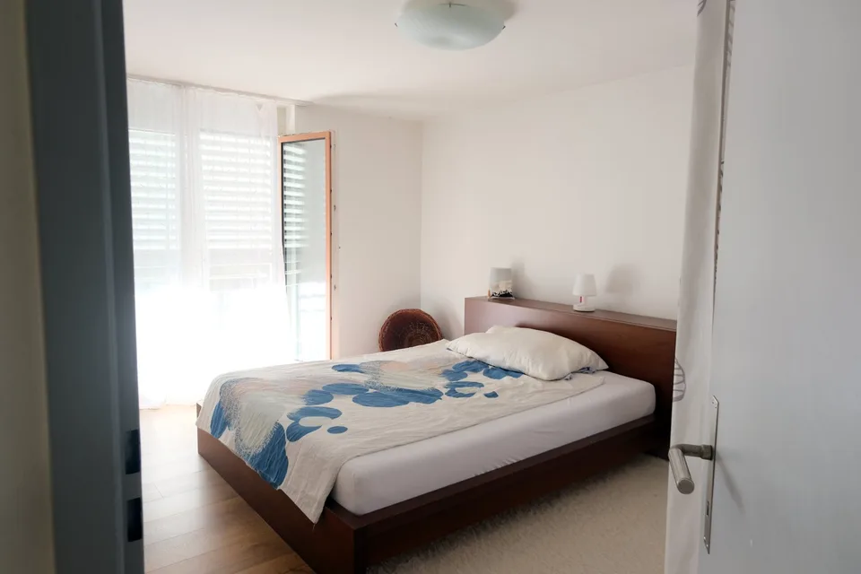 Helle und ruhig gelegene 4½-Zimmer-Wohnung mit Balkon und Einstellhallenplatz
