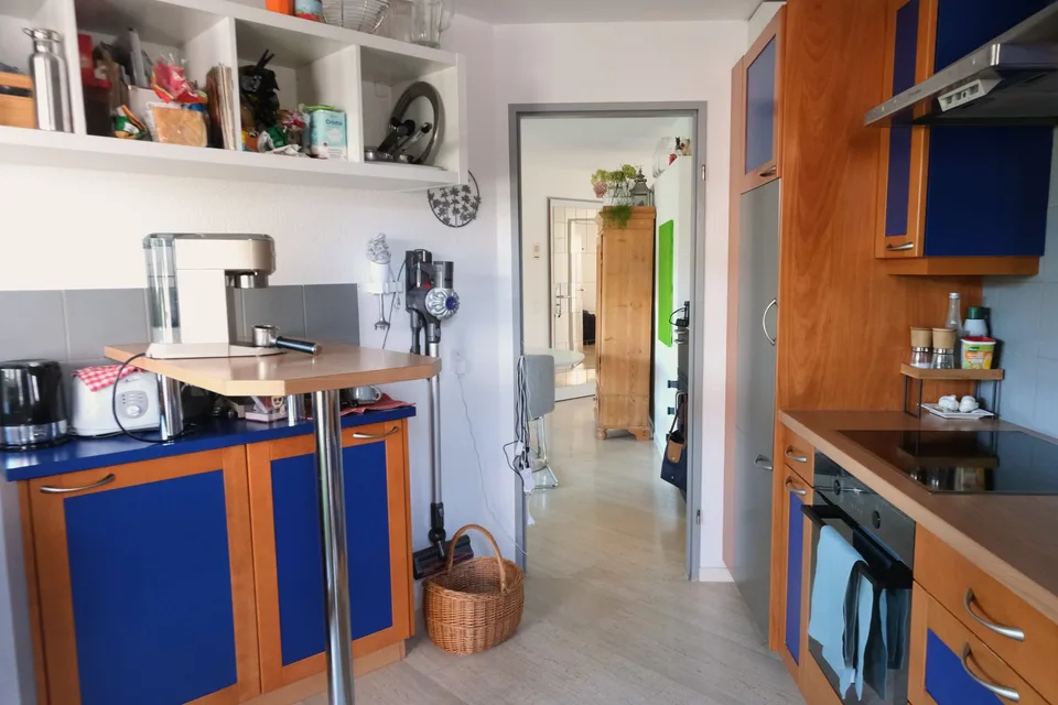 Helle und ruhig gelegene 4½-Zimmer-Wohnung mit Balkon und Einstellhallenplatz
