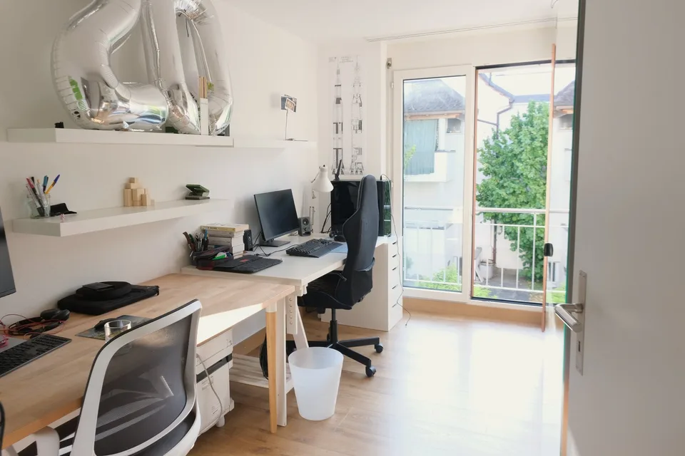 Helle und ruhig gelegene 4½-Zimmer-Wohnung mit Balkon und Einstellhallenplatz
