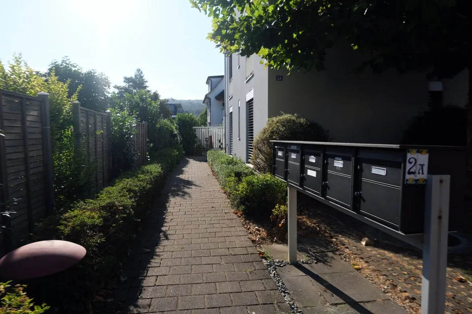 Helle und ruhig gelegene 4½-Zimmer-Wohnung mit Balkon und Einstellhallenplatz