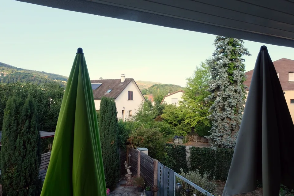 Helle und ruhig gelegene 4½-Zimmer-Wohnung mit Balkon und Einstellhallenplatz
