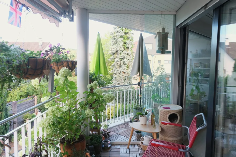 Helle und ruhig gelegene 4½-Zimmer-Wohnung mit Balkon und Einstellhallenplatz