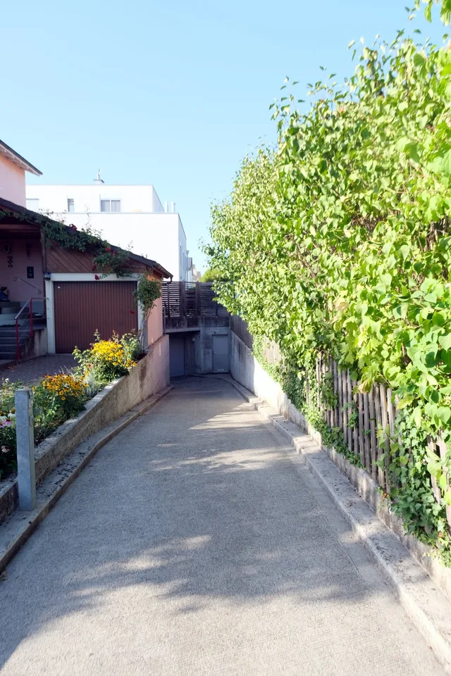 Helle und ruhig gelegene 4½-Zimmer-Wohnung mit Balkon und Einstellhallenplatz
