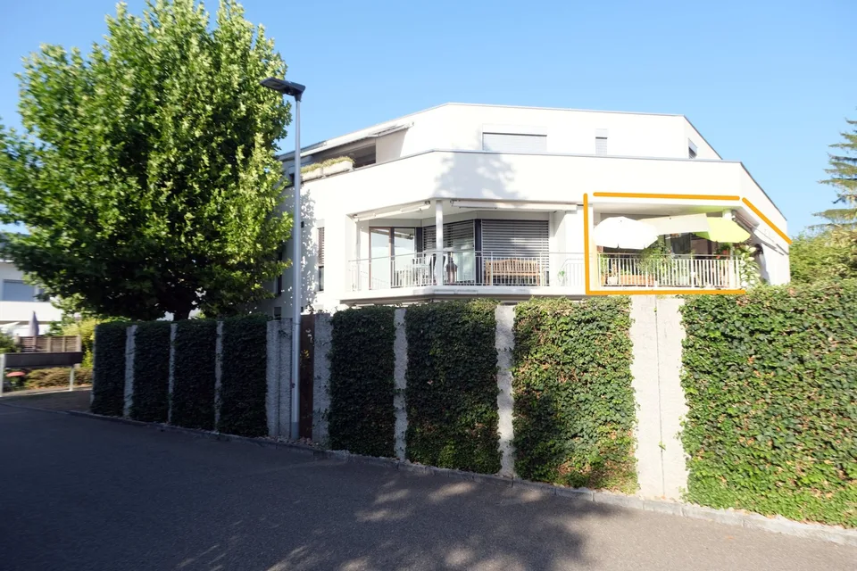 Helle und ruhig gelegene 4½-Zimmer-Wohnung mit Balkon und Einstellhallenplatz