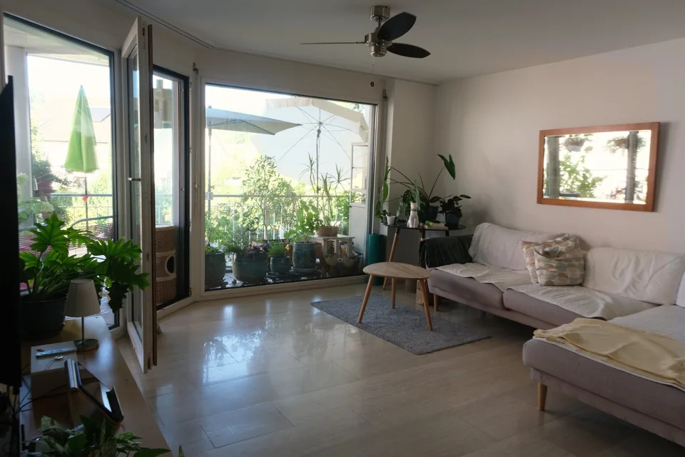 Helle und ruhig gelegene 4½-Zimmer-Wohnung mit Balkon und Einstellhallenplatz
