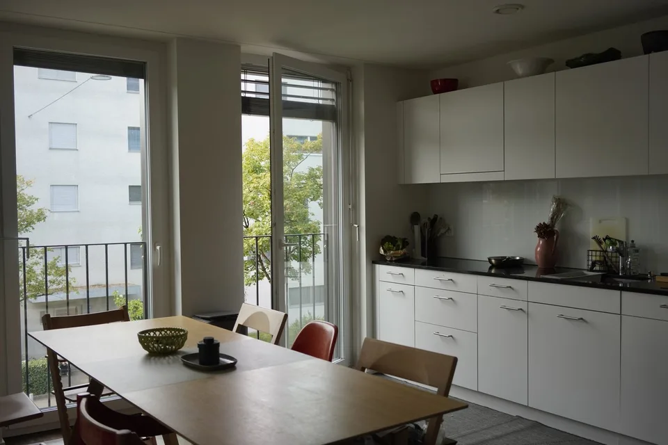 3½ ZI-WOHNUNG IN ZÜRICH - KREIS 11 OERLIKON, MÖBLIERT, TEMPORÄR – foto 8 di 9