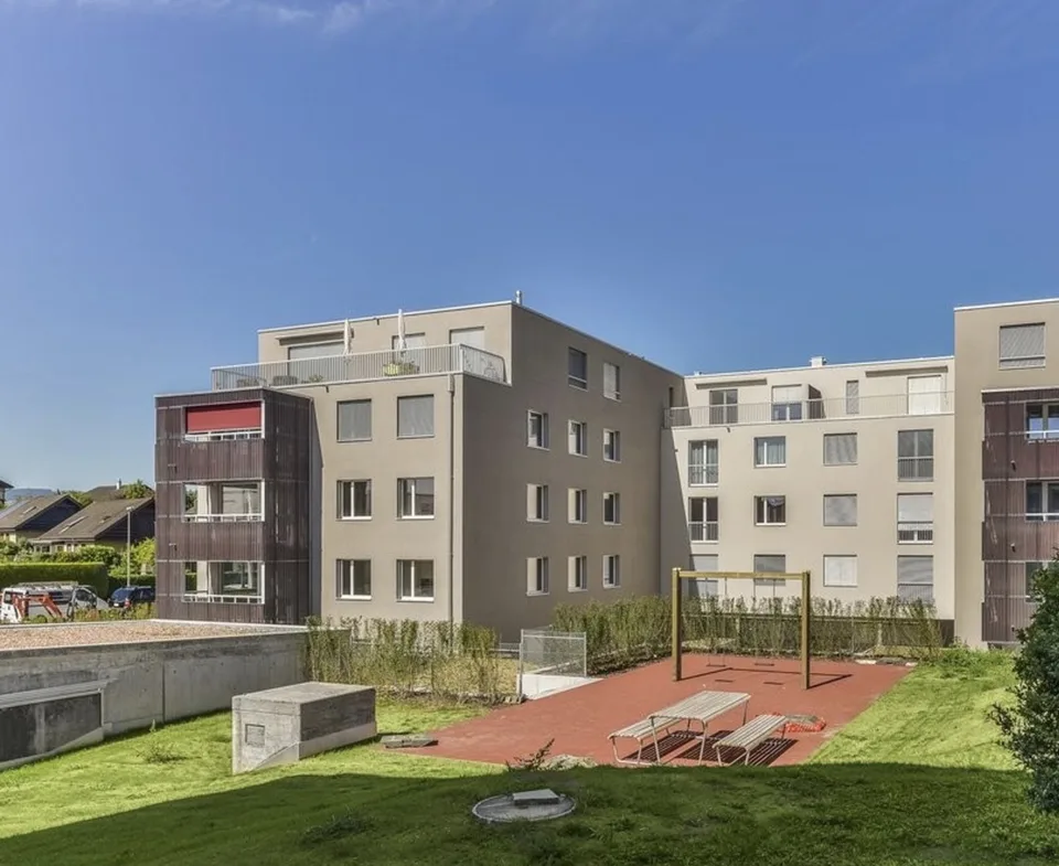 Helle 3.5-Zimmer-Wohnung mit grossem Balkon und eigenem Waschturm in Obfelden