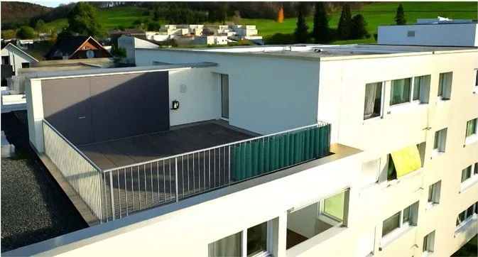 Renovated 3.5-room attic apartment with 38 m² terrace