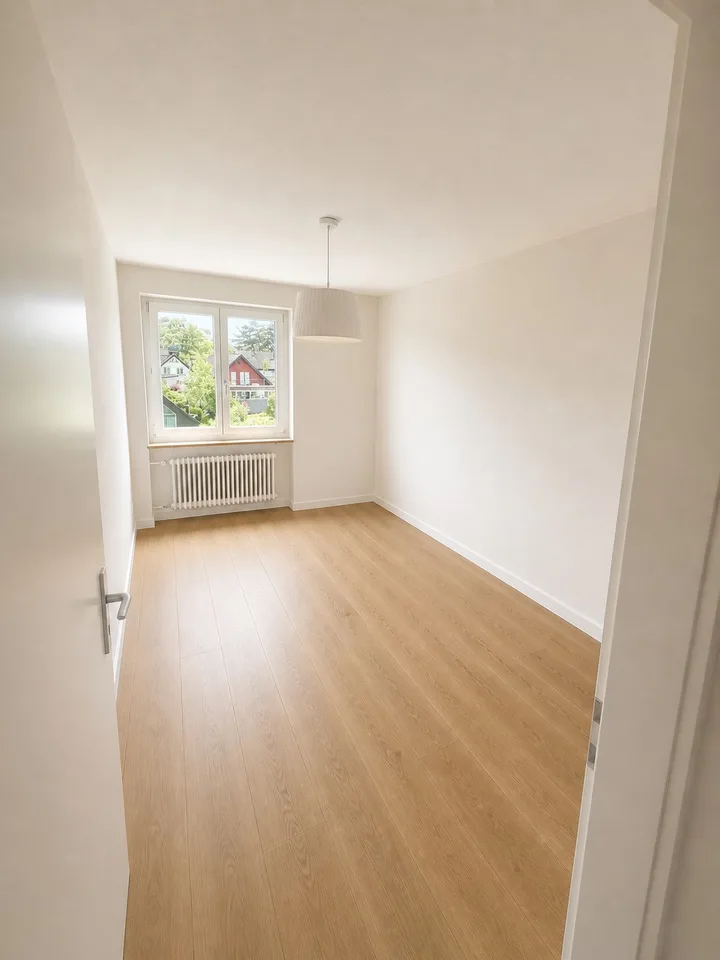 Renovated 3.5-room attic apartment with 38 m² terrace