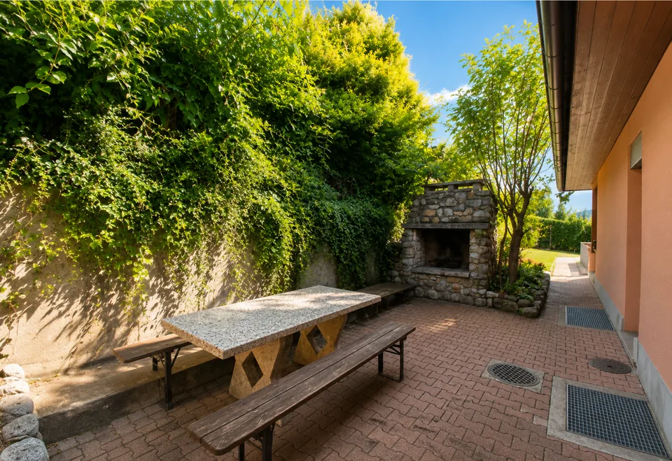 Affittasi casa unifamiliare indipendente attorniata da giardino