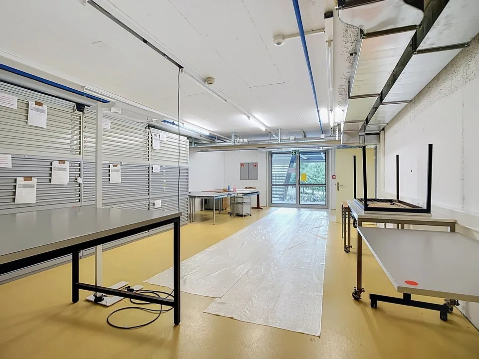 SURFACE COMMERCIALE DE 900 M² ENV. DIVISIBLE AU 1ER ETAGE – foto 2 di 12