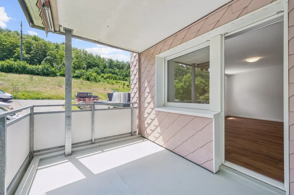 Helle und gepflegte Wohnung mit Balkon