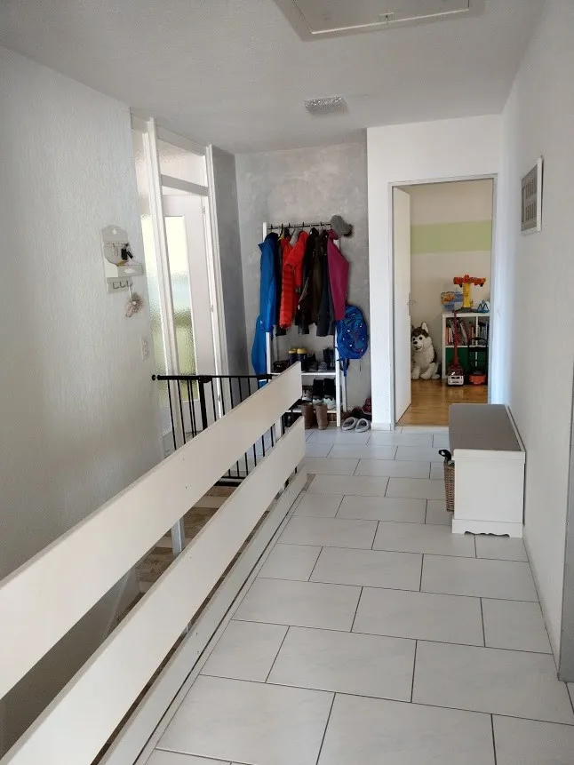 Grosszügige 4 Zimmer Wohnung im erhöhten EG mit grosser Terrasse