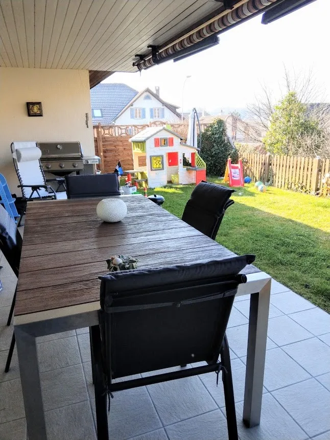 Grosszügige 4 Zimmer Wohnung im erhöhten EG mit grosser Terrasse