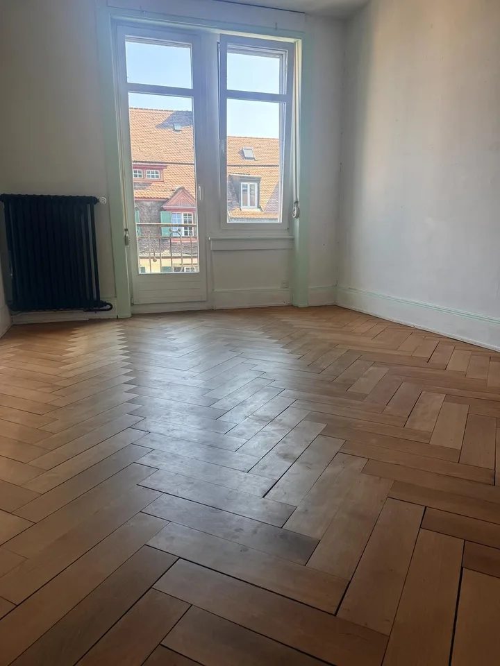 Weekday Room Available | MondayFriday Only | 20 m² with Private Balcony | Zurich District 3 | CHF 900/month (Utilities Included)