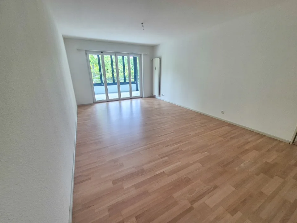 Erstvermietung: 107 m² auf 3.5 Zimmer am Zolli komplett renoviert, 2 Balkone und Wintergarten
