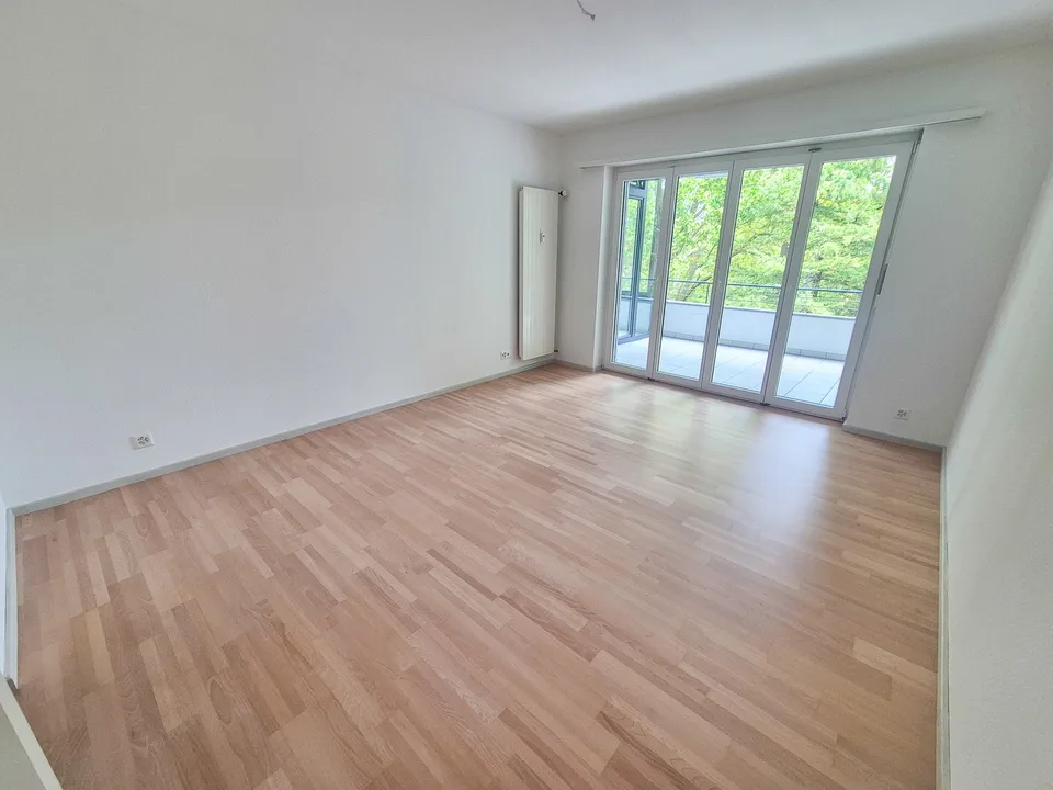 Erstvermietung: 107 m² auf 3.5 Zimmer am Zolli komplett renoviert, 2 Balkone und Wintergarten