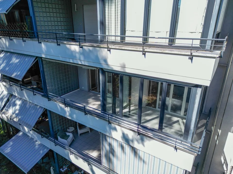 Erstvermietung: 107 m² auf 3.5 Zimmer am Zolli komplett renoviert, 2 Balkone und Wintergarten