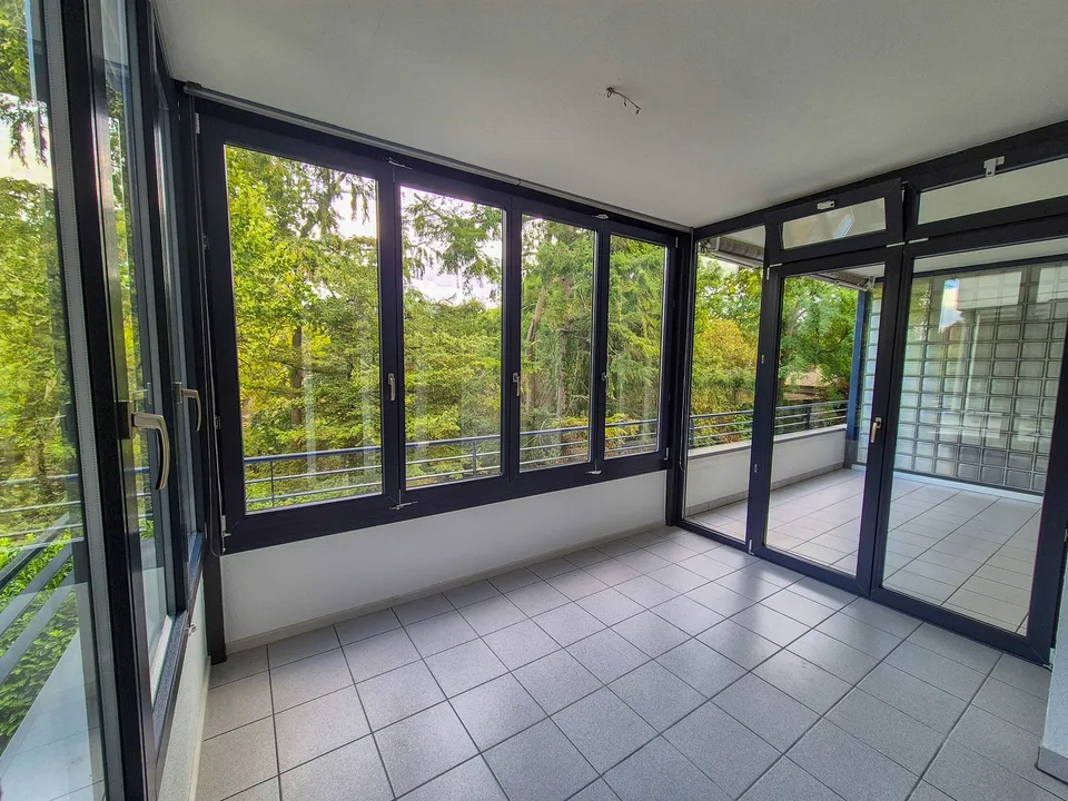 Erstvermietung: 107 m² auf 3.5 Zimmer am Zolli komplett renoviert, 2 Balkone und Wintergarten