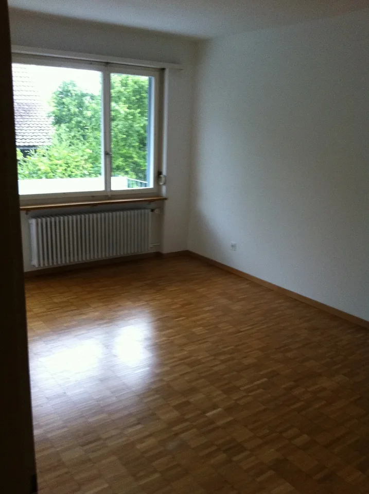 Gemütliche 2.5 Zimmer-Wohnung im Hochparterre mit Balkon