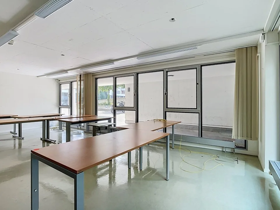 SURFACE COMMERCIALE DE 860 M² ENV. DIVISIBLE AU REZ-DE-CHAUSSÉE – foto 5 di 11