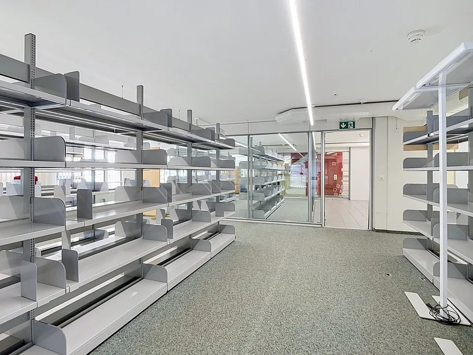 SURFACE COMMERCIALE DE 860 M² ENV. DIVISIBLE AU REZ-DE-CHAUSSÉE – foto 9 di 11