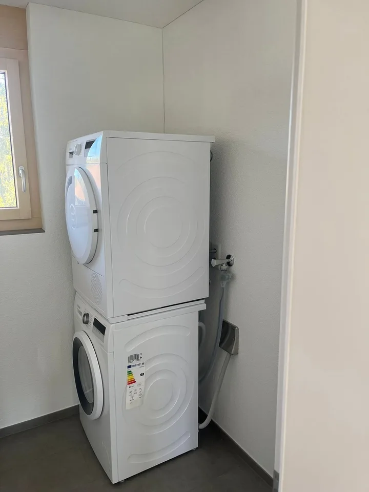 WG-Zimmer (2er-WG) in heller, moderner Wohnung (Nähe Spiez)