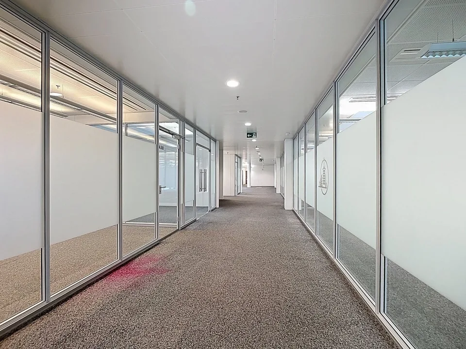 SURFACE COMMERCIALE DE 1450 M² ENV. DIVISIBLE AU REZ-DE-CHAUSSÉE – Foto 8 von 13