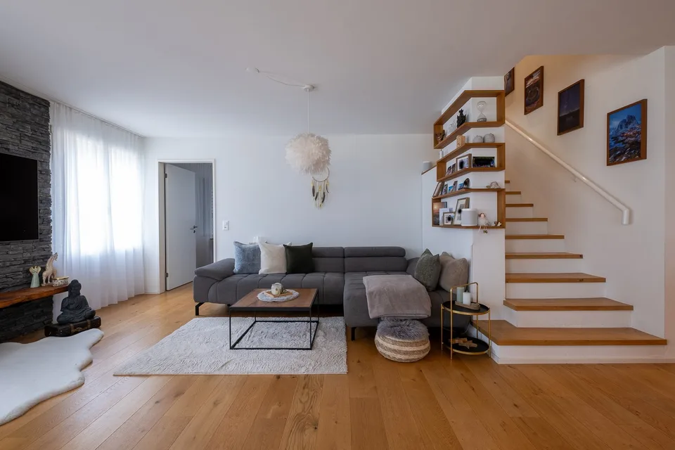 Exklusive 4.5-Zimmer-Maisonette | 122 m² | Loggia | Bergsicht