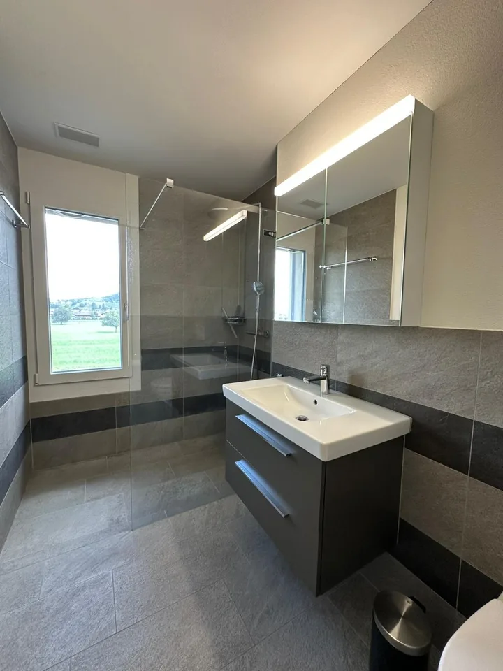 4.5-Zimmer-Wohnung an ruhiger Lage mit wunderschöner Aussicht