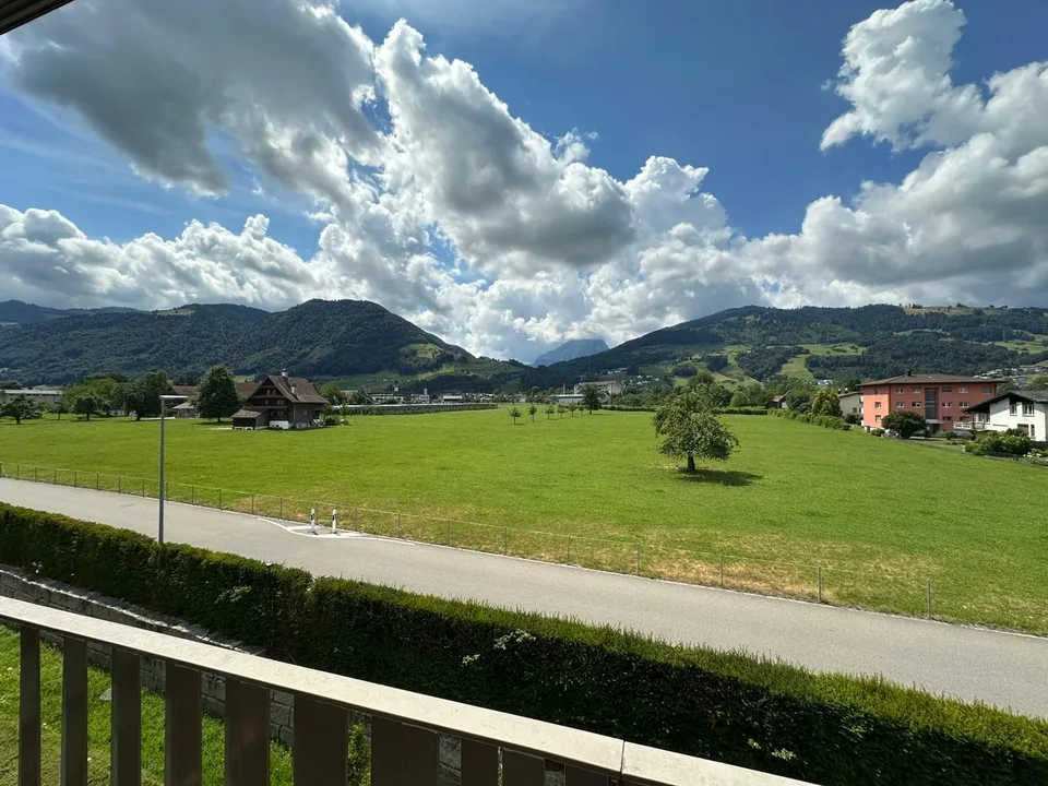 4.5-Zimmer-Wohnung an ruhiger Lage mit wunderschöner Aussicht