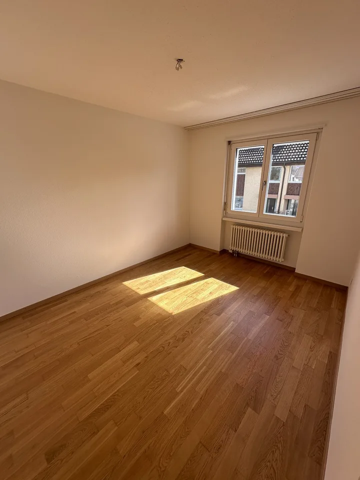 Grosszügige 4.5-Zimmer-Wohnung mit Balkon in ruhiger Lage in Seuzach