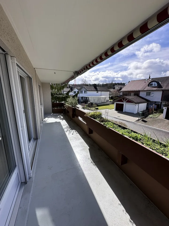 Grosszügige 4.5-Zimmer-Wohnung mit Balkon in ruhiger Lage in Seuzach