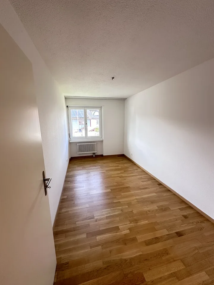 Grosszügige 4.5-Zimmer-Wohnung mit Balkon in ruhiger Lage in Seuzach