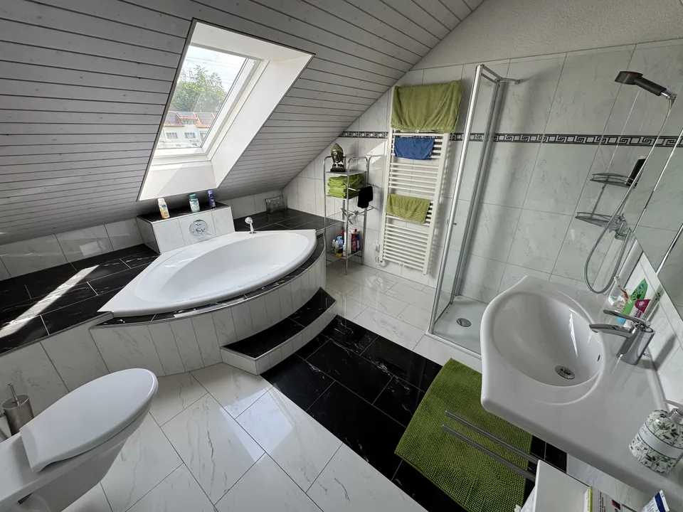 Charmantes 7.5-Zimmer-Doppeleinfamilienhaus in Wolfhausen – Foto 14 von 36