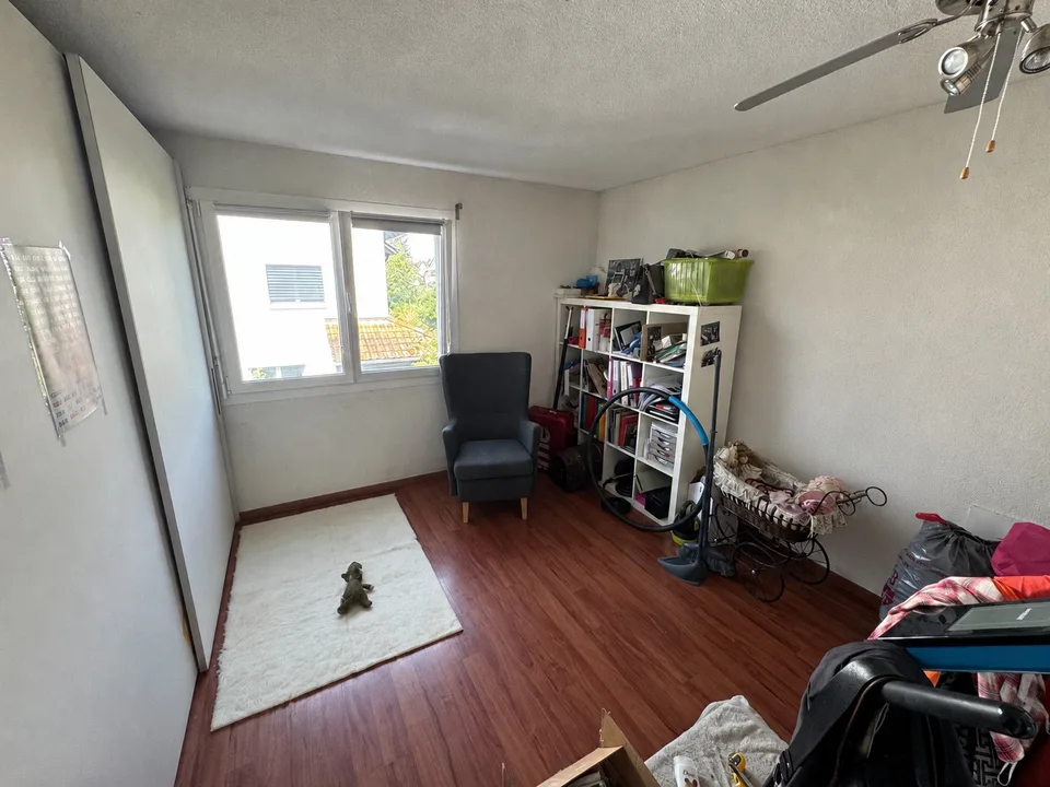 Charmantes 7.5-Zimmer-Doppeleinfamilienhaus in Wolfhausen – Foto 13 von 36