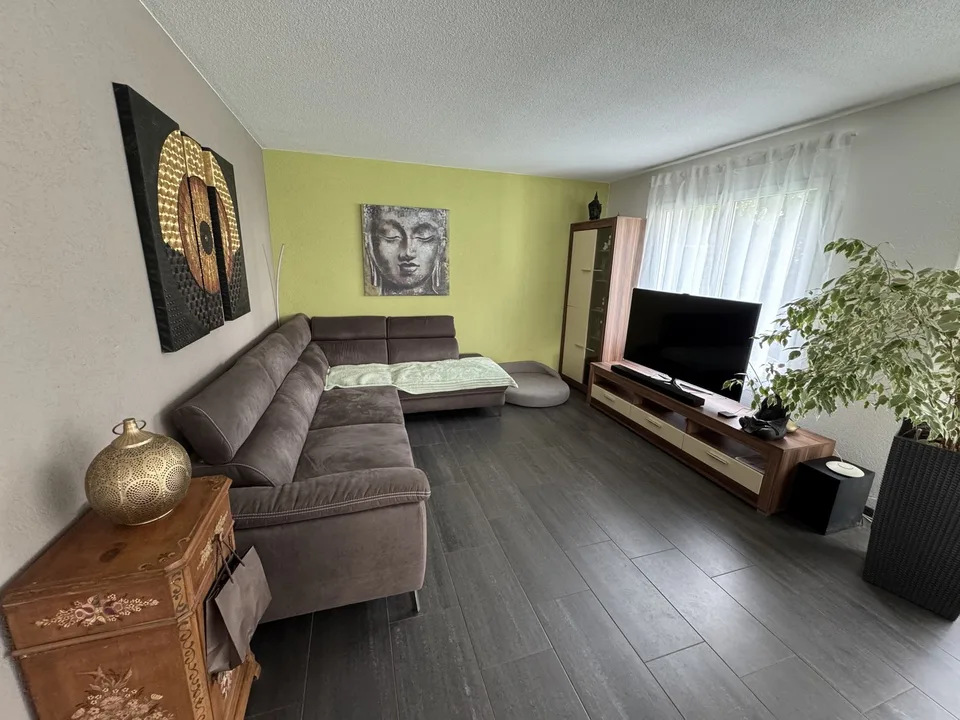 Charmantes 7.5-Zimmer-Doppeleinfamilienhaus in Wolfhausen – Foto 5 von 36