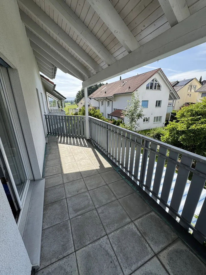 Charmantes 7.5-Zimmer-Doppeleinfamilienhaus in Wolfhausen – Foto 11 von 36