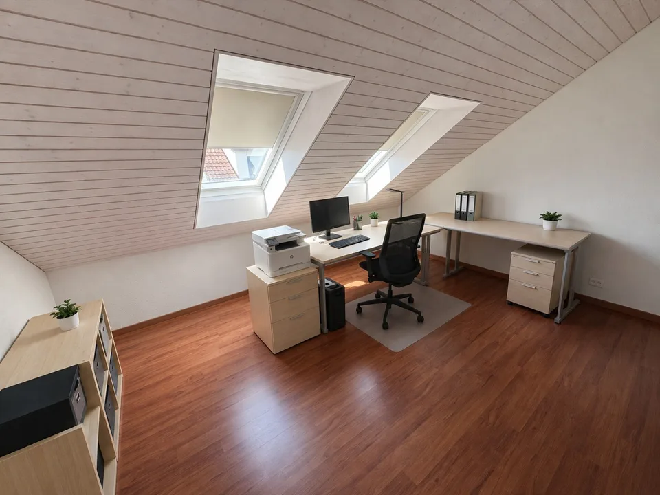 Charmantes 7.5-Zimmer-Doppeleinfamilienhaus in Wolfhausen – Foto 15 von 36