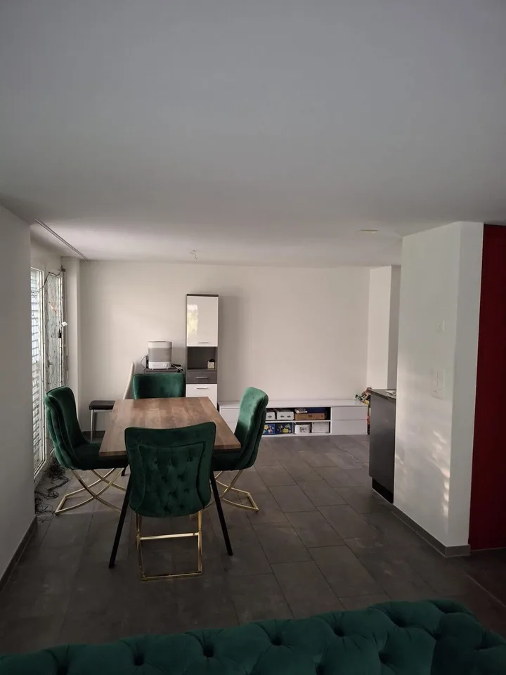 Helle 3,5-Zimmer-Wohnung mit zwei Balkonen und großem Wohnzimmer