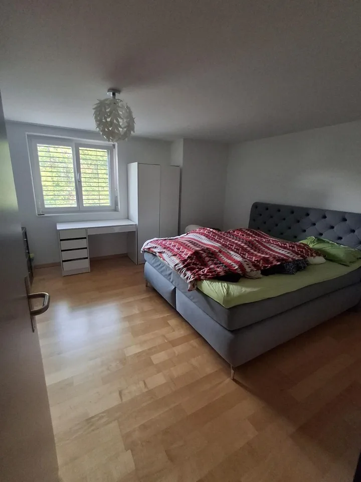 Helle 3,5-Zimmer-Wohnung mit zwei Balkonen und großem Wohnzimmer