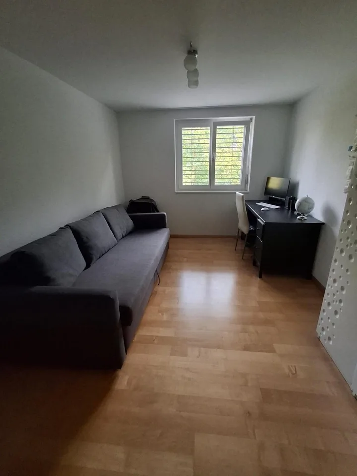 Helle 3,5-Zimmer-Wohnung mit zwei Balkonen und großem Wohnzimmer