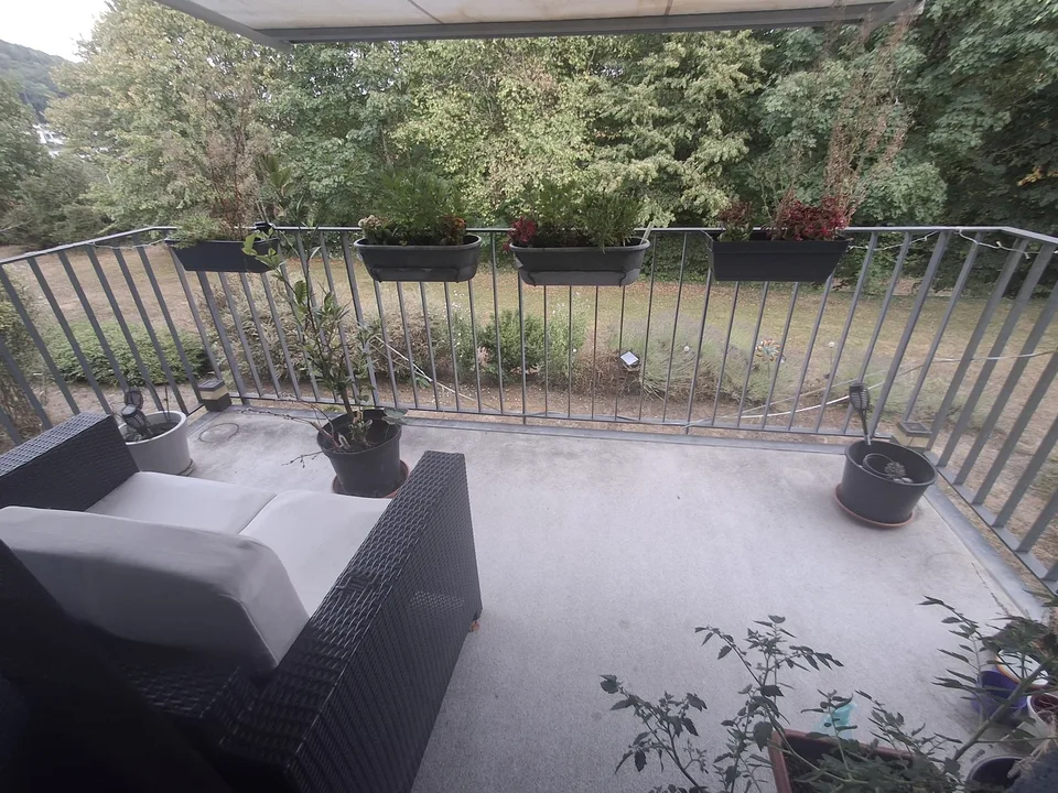 Helle 3,5-Zimmer-Wohnung mit zwei Balkonen und großem Wohnzimmer
