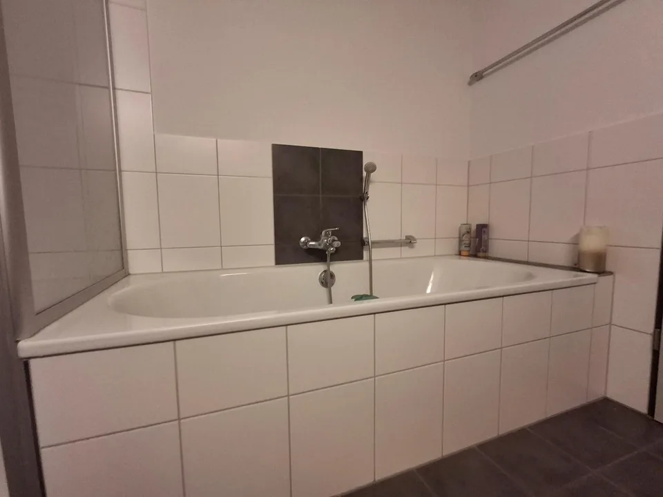Helle 3,5-Zimmer-Wohnung mit zwei Balkonen und großem Wohnzimmer