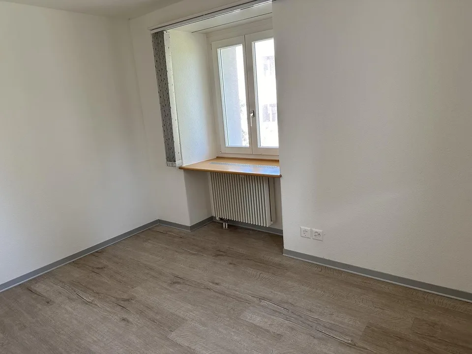 Sonnige, helle 3.5-Zimmer-Wohnung in ruhigem Einfamilienhaus-Quartier.
