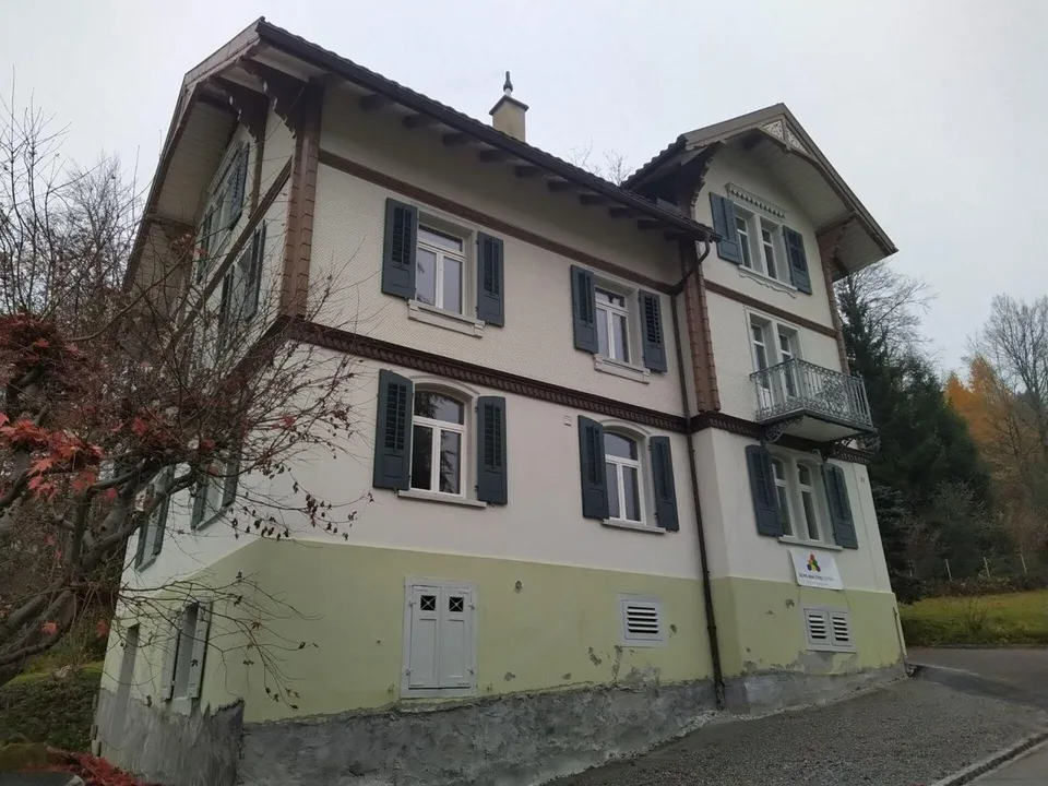Unmöbliertes WG-Zimmer mit Sitzplatz