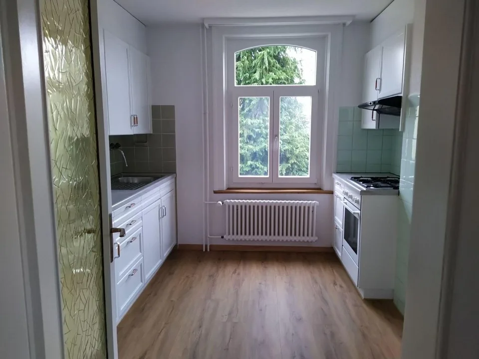 Unmöbliertes WG-Zimmer mit Sitzplatz