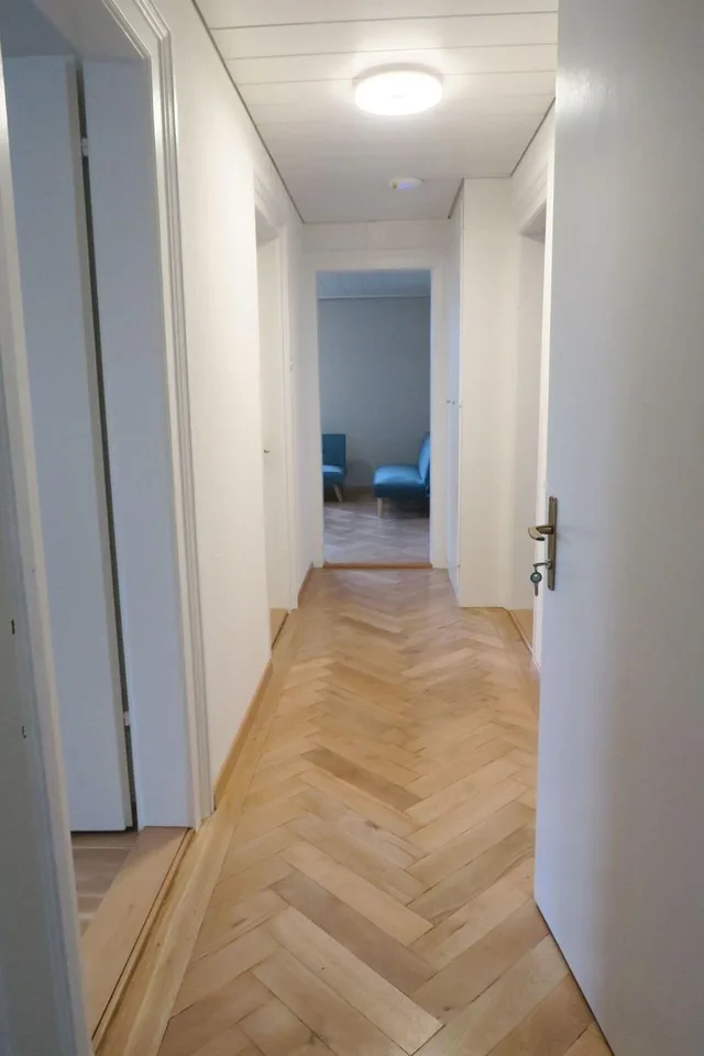 Unmöbliertes WG-Zimmer mit Sitzplatz