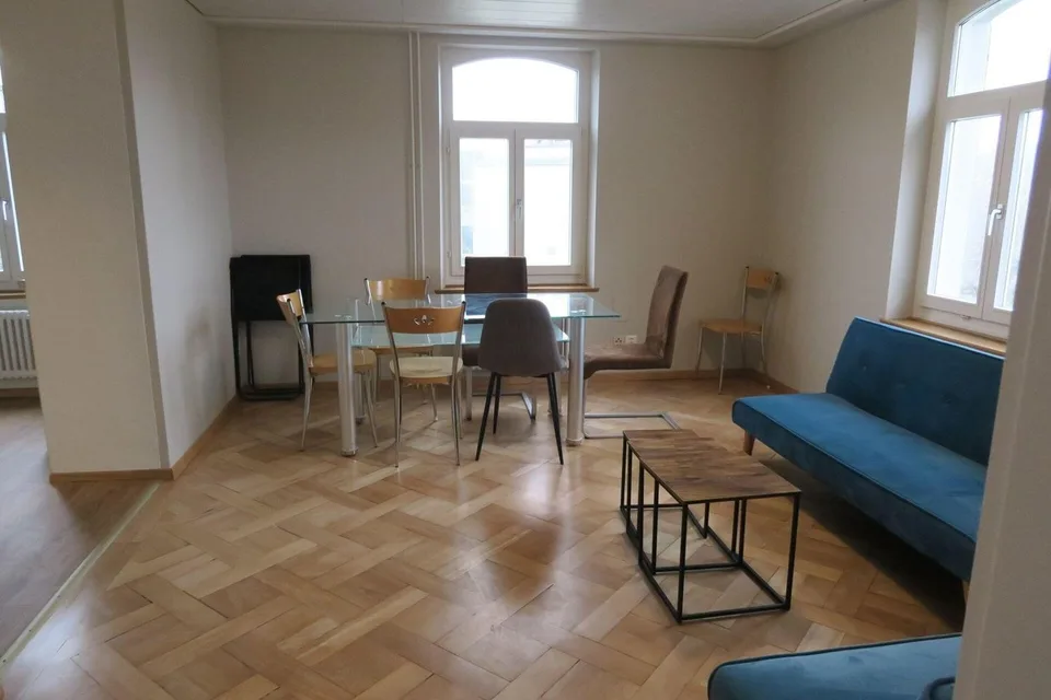 Unmöbliertes WG-Zimmer mit Sitzplatz
